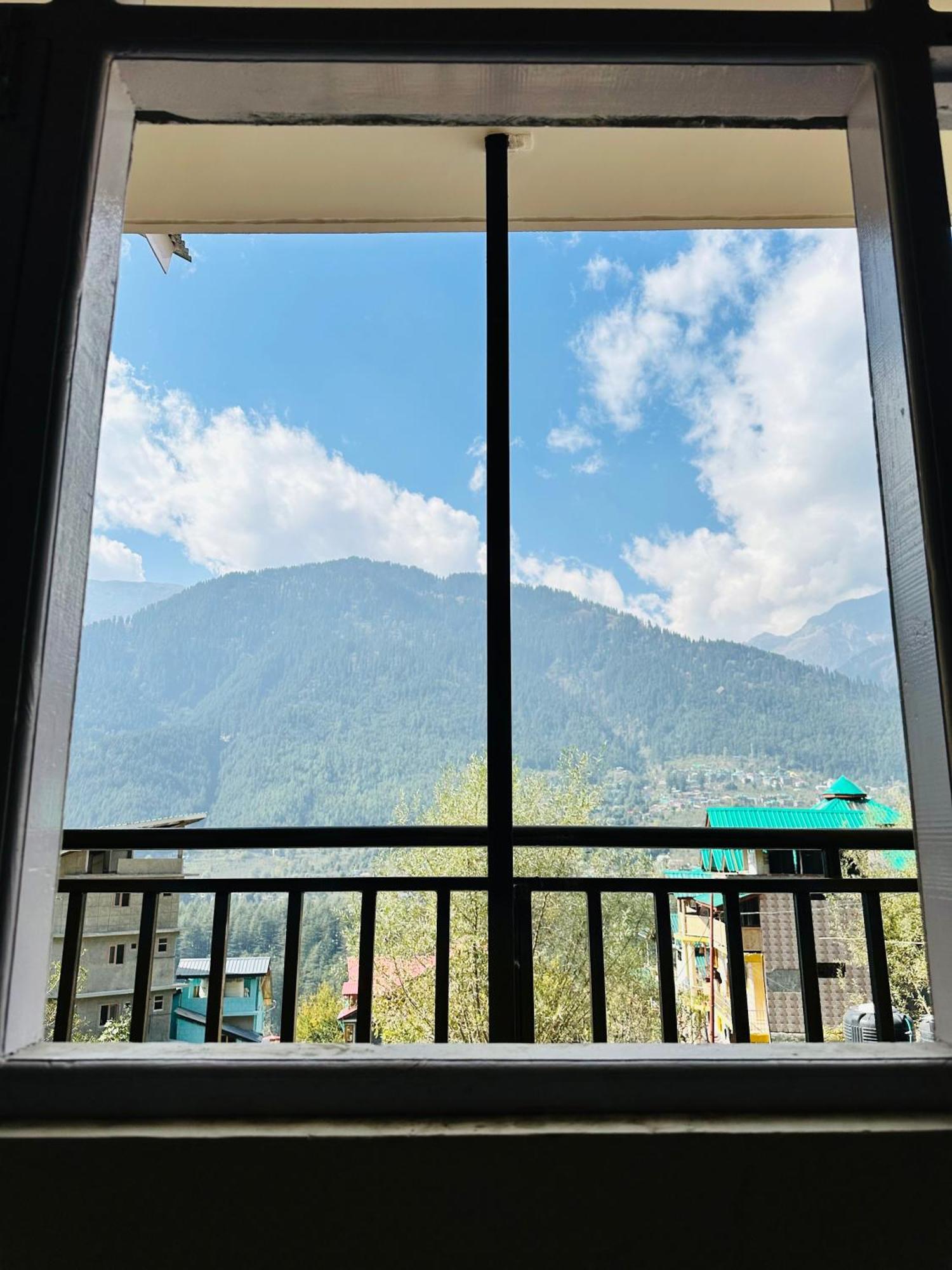 Old Wandercrew Hostel Manali  Exterior photo